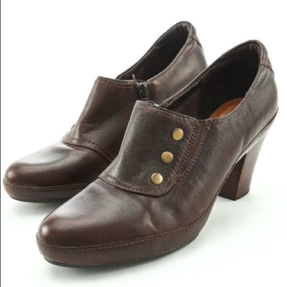 Clarks Artisan Brown Leather High‎ Heel Clogs Size 8.5 A3